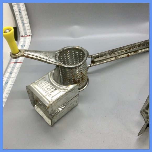 Vtg Kitchen Gadgets - Picture 2 of 12